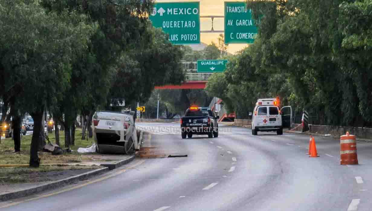 Fatal volcadura deja sin vida a una mujer en el bulevar metropolitano ...