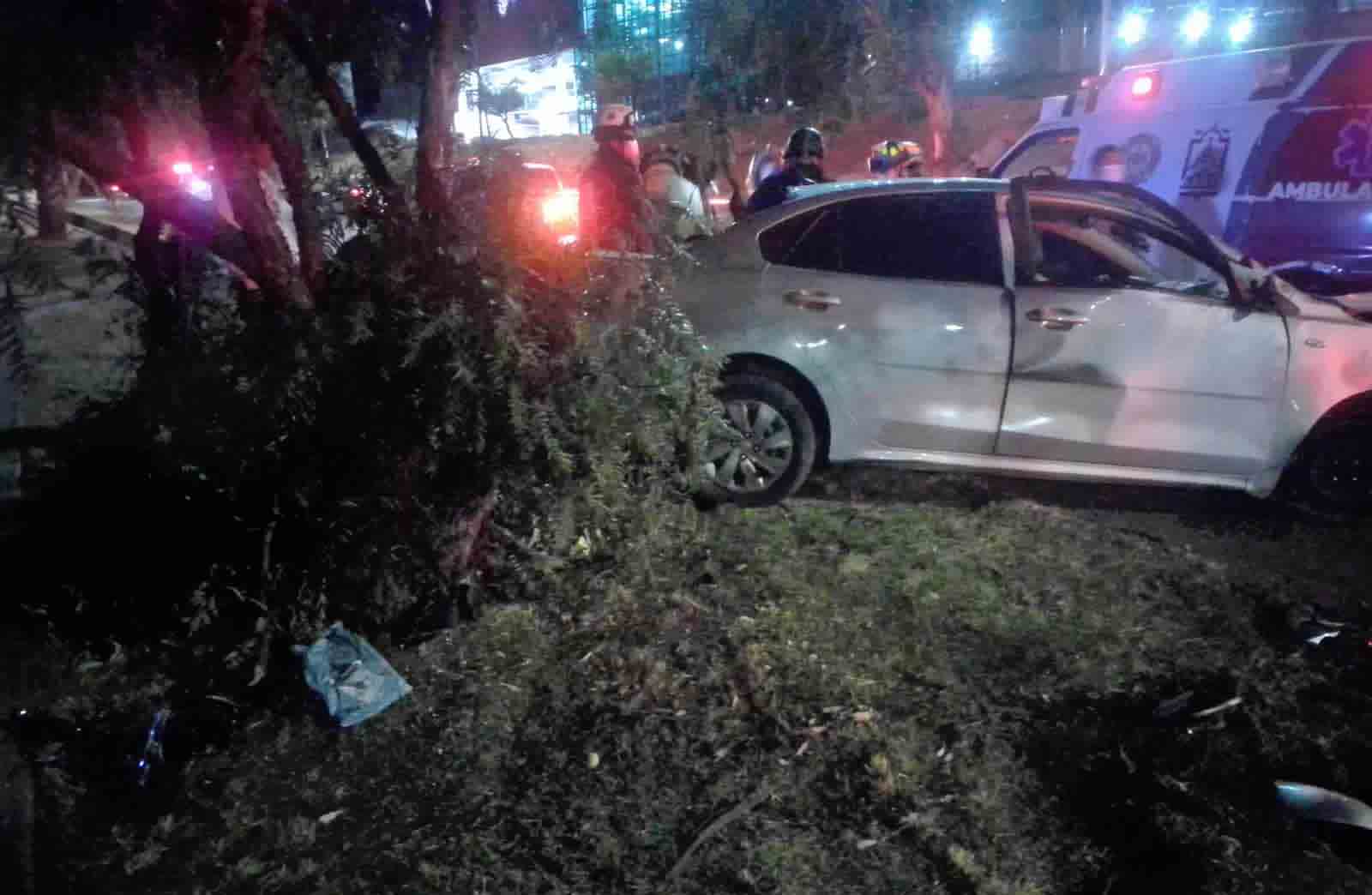 Una mujer pierde la vida durante una volcadura en el bulevar ...