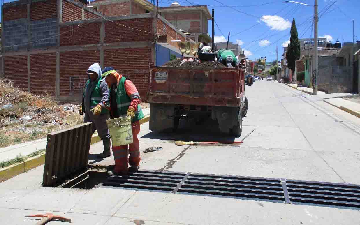 Arrancan trabajos de limpieza de alcantarillas y registros para evitar ...