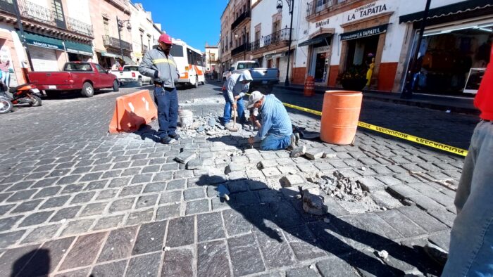 Avanza programa de bacheo en las colonias de la capital zacatecana ...