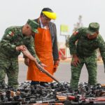 Encabeza gobernador David Monreal destrucción de armamento