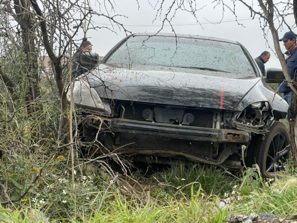 Joven conductor pierde el control de su vehículo y se impacta contra un ...