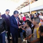 Entrega gobernador David Monreal apoyos por 800 mil pesos para uniformes