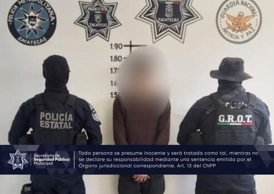 Policías de Zacatecas detienen a un hombre con dos bolsas de mariguana