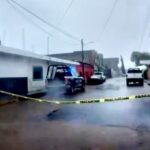 Un hombre pierde la vida tras resbalar en la calle y golpear su cabeza (video)