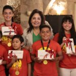 Reconocen a niños ganadores del Concurso Internacional de Matemáticas celebrado en España