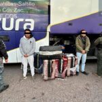 Aseguran 84 kilos de probable marihuana en un autobús de pasajeros