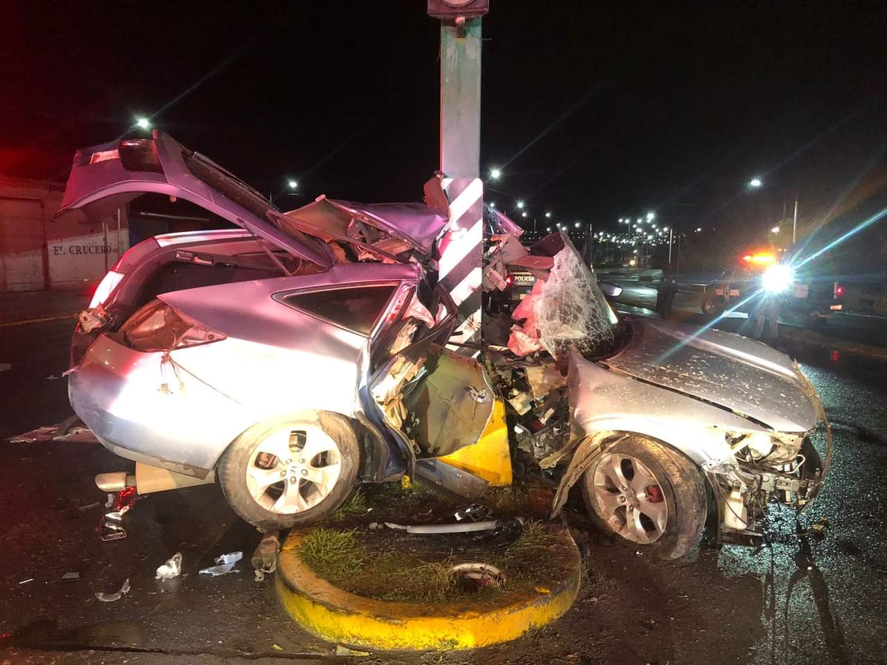 Fatal accidente deja una pareja sin vida; viajaban a exceso de ...