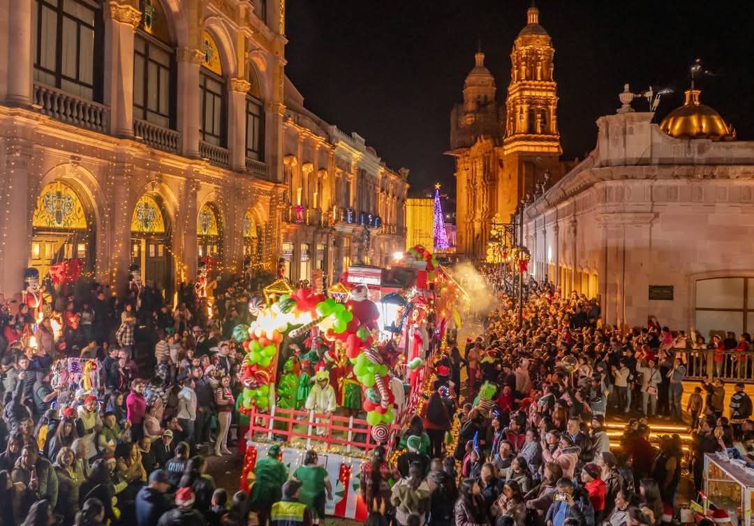 Miles de familias disfrutan la magia de la Navidad con el desfile ...
