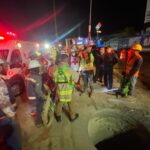 Bomberos de Zacatecas rescatan a trabajador que cayó en excavación del bulevar (video)