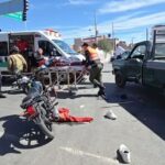 Un joven motociclista grave tras chocar contra una camioneta en Zacatecas