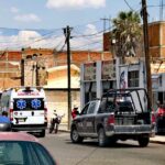 Ataque directo en barbería deja a dos gravemente heridos