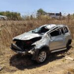 Madre y copiloto heridos tras volcadura; dos menores sobreviven
