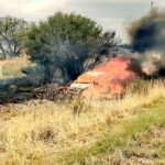 Se incendia vehículo tras accidente en la carretera federal 54