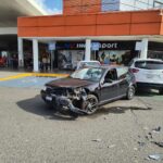 Impacto frontal y cinco autos dañados por conductor borracho en Soriana (video)