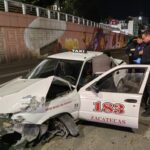 Fuerte colisión en Zacatecas; taxi termina destrozado tras varios impactos