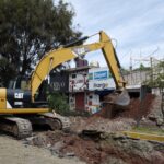 Avanzan trabajos en el socavón; garantizan reforestación de árboles