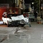 Aparatoso impacto entre taxi y MG blanco en el Barrio Alto