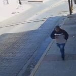 A plena luz del día, ratero roba celulares frente al CETIS 113 (video)