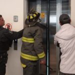 Susto en hospital de Zacatecas; mujer queda atrapada en elevador