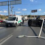 Vehículo queda hecho chatarra tras brutal volcadura en El Orito