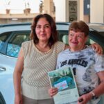 De la celebración a la realidad; Elvia estrena automóvil tras sorteo