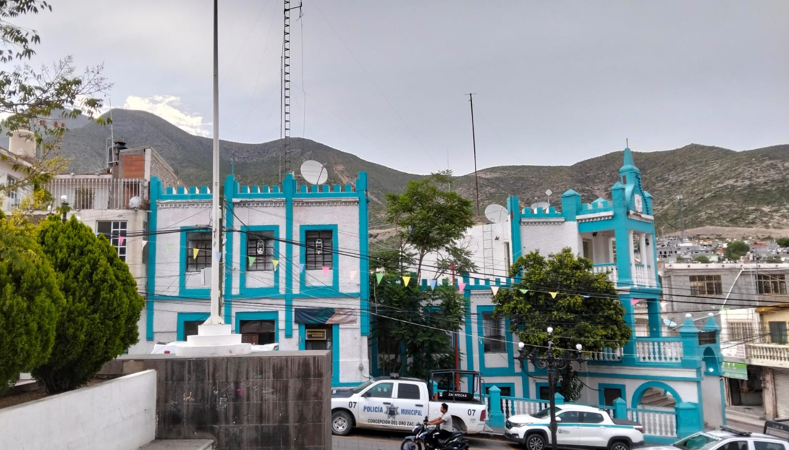 Familias esperan su sustento; trabajadores denuncian falta de pago