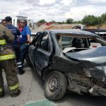 Conductor imprudente impacta a un vehículo y huye del lugar en un taxi